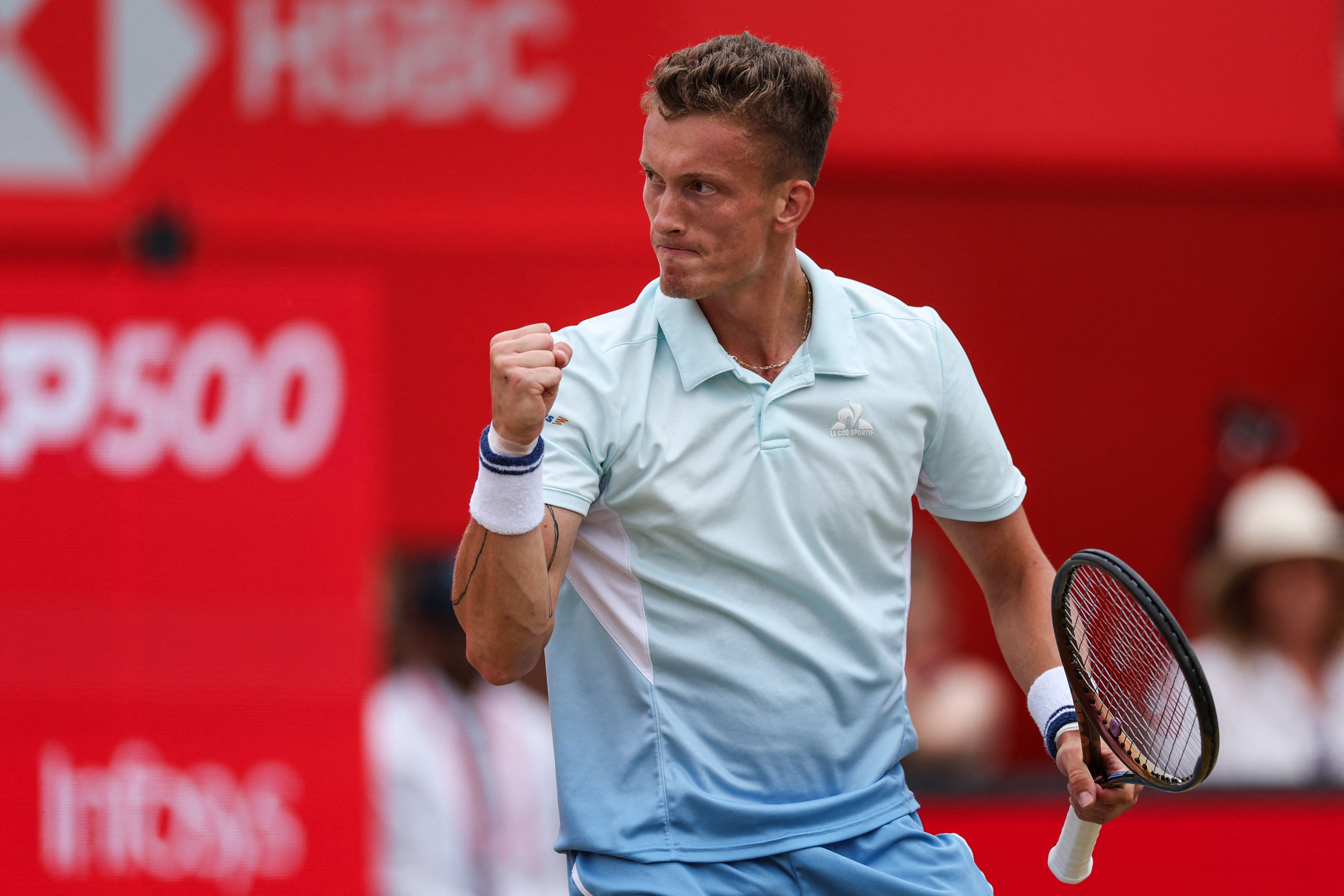 西班牙网球队险胜世界网球队，阿尔卡拉斯送出助攻