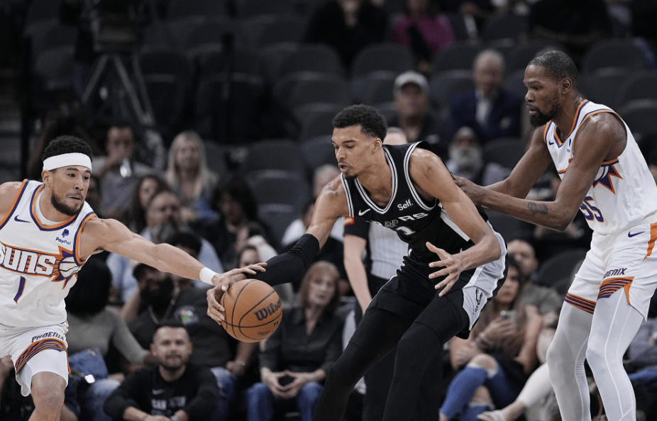 国王碾压马刺，布克高光表现