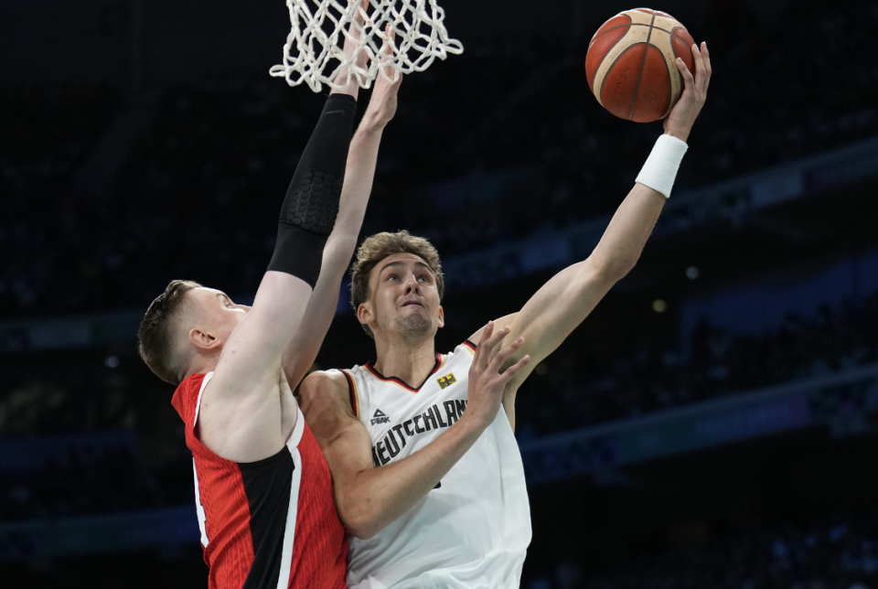 德国队轻取泰国队,郑思维统治全场 德国队轻取泰国队,郑思维统治全场