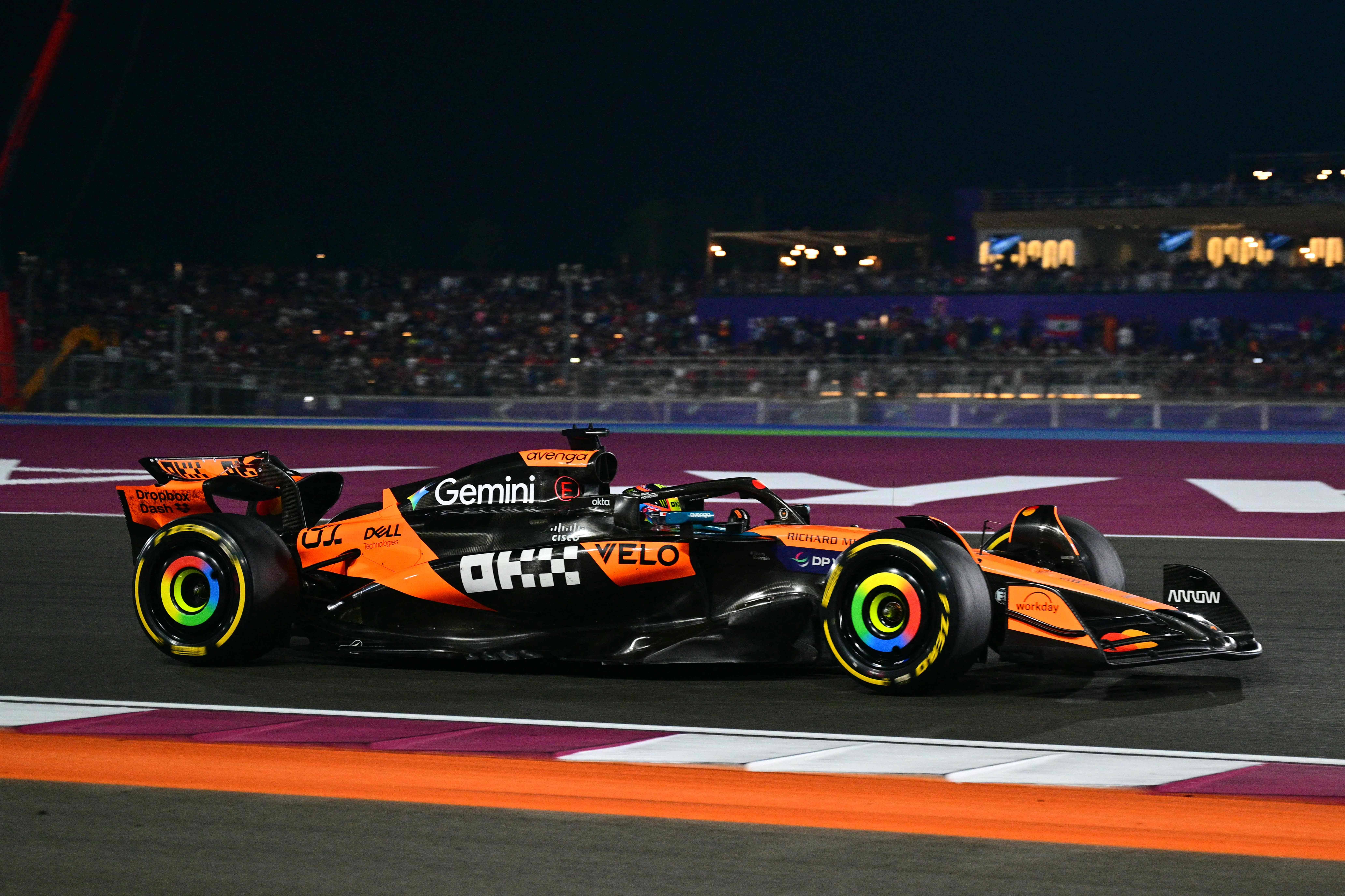 威廉姆斯翻盘红牛车队，塞恩斯扛起全队