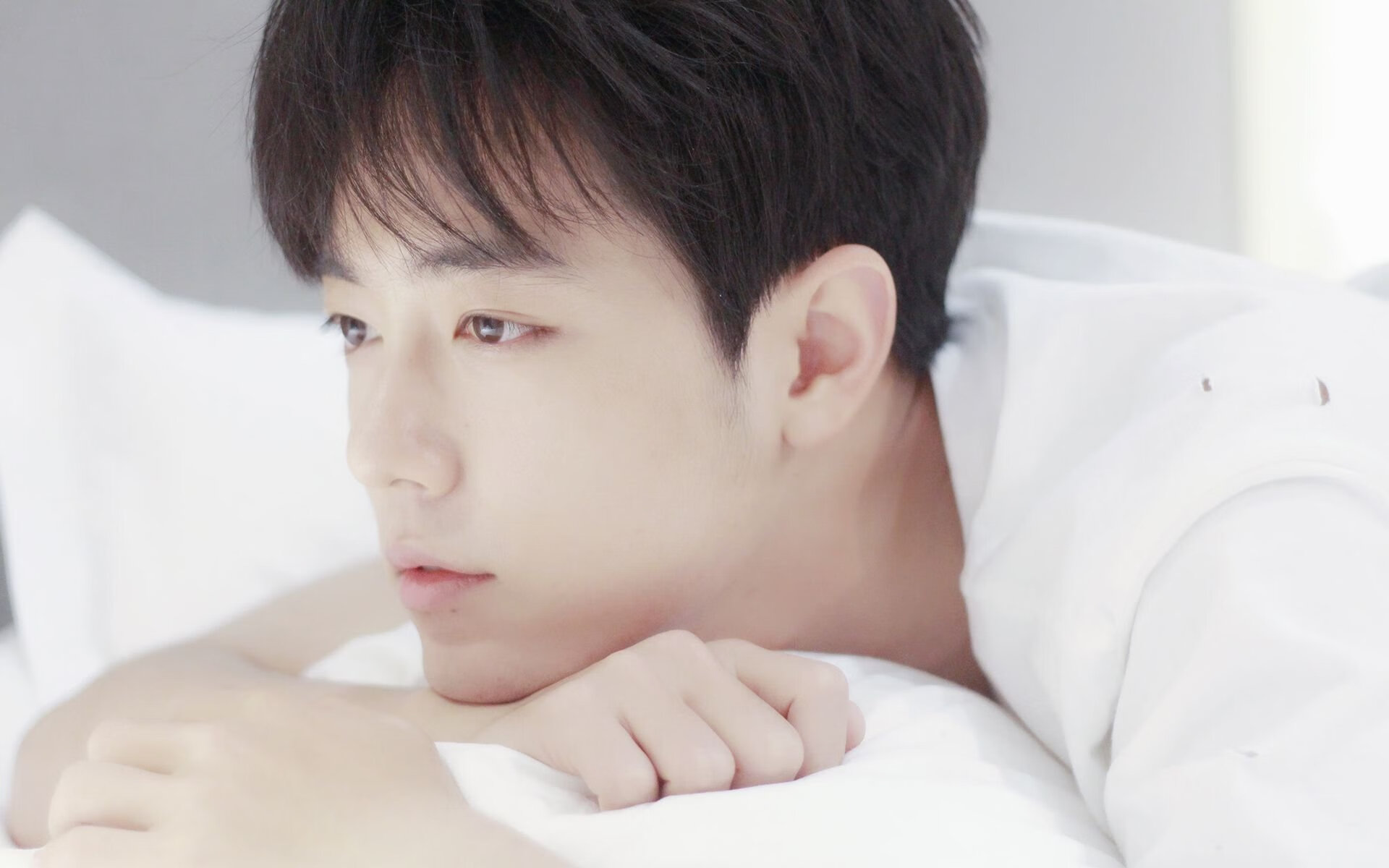 篮球世界的双重奏，鹈鹕统治赛场，米切尔欧冠称王