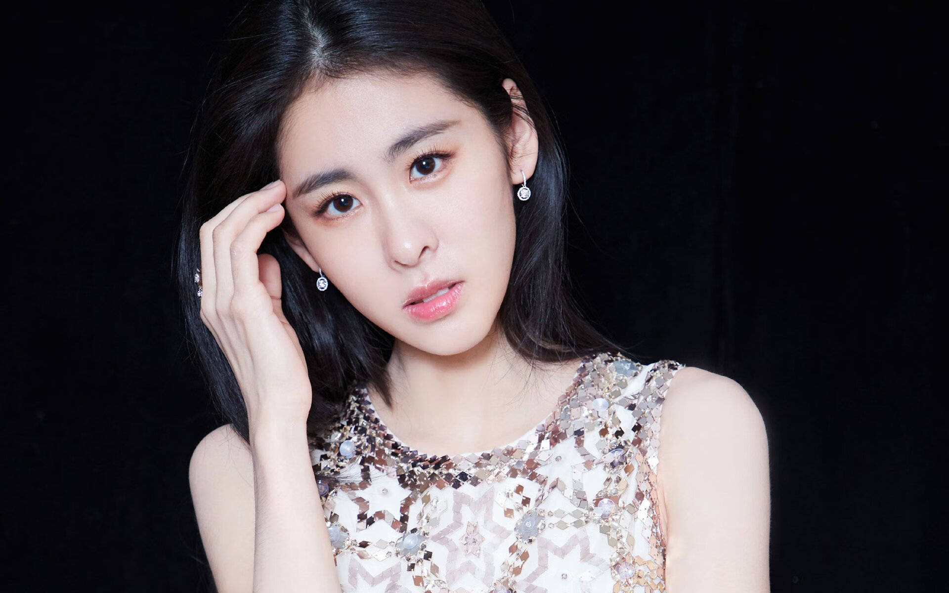 宿命的对决,骑士以窒息的团队防守将总冠军悬念扼杀在萌芽