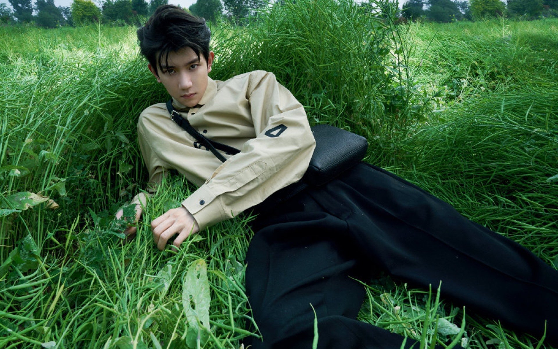 当阿拉巴错穿战袍，一场足球赛如何点燃国家身份与个人意志的无声交锋