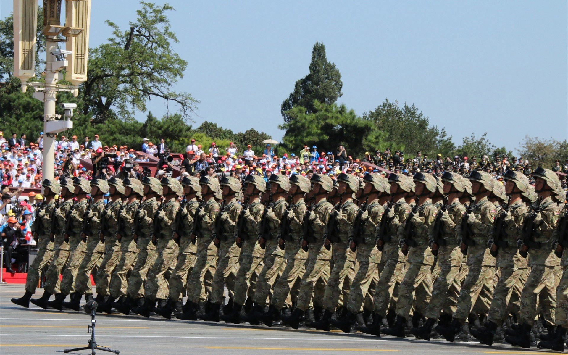当北欧坚冰遇上蓝色洪流，莱万用个人主义破解曼城体系